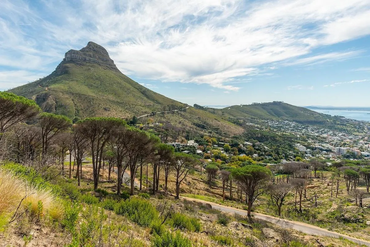 Appartement Secure, Wifi, Pool- Perfect For Lone Travellers à Le Cap Afrique du Sud