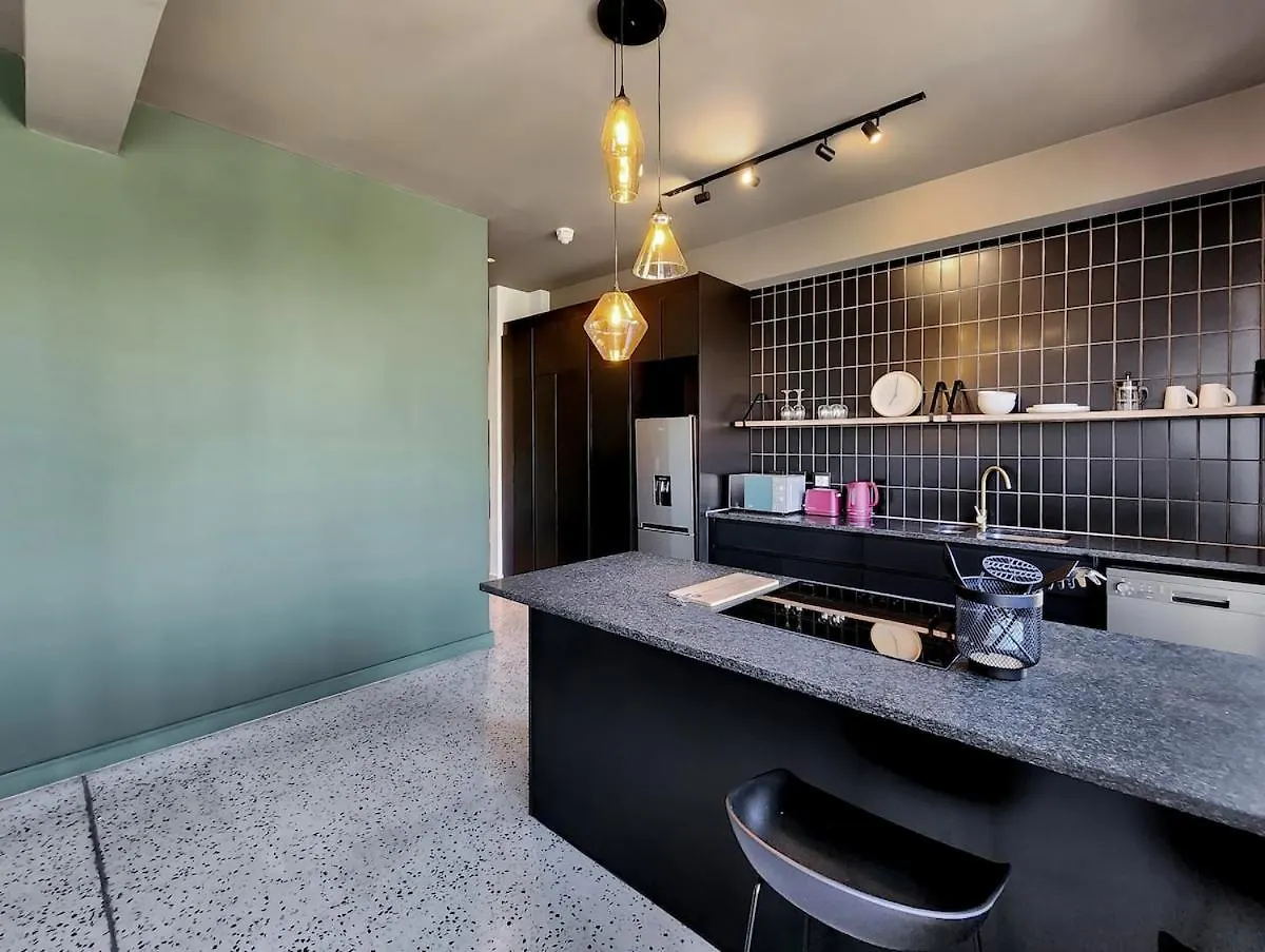 Appartement Secure, Wifi, Pool- Perfect For Lone Travellers à Le Cap
